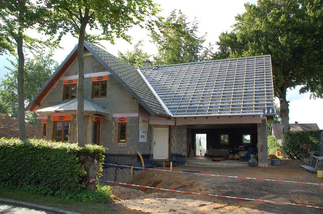 040 Fenster und provisorische Haustuere sind drin.jpg