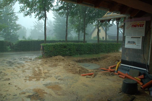 044 Kleines Unwetter, aber die Frisur sitzt.jpg
