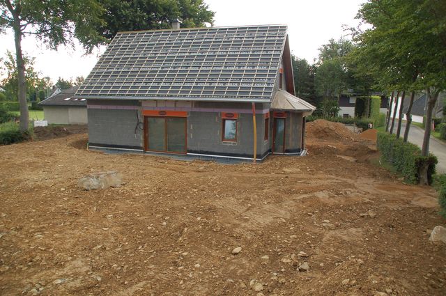 045 Endlich sieht es ums Haus ordentlich aus.jpg